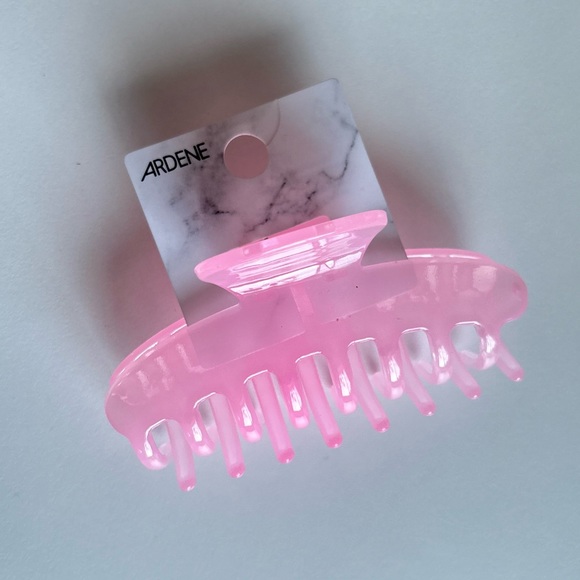 Pink Hair-clip 💕 - Picture 2 of 4